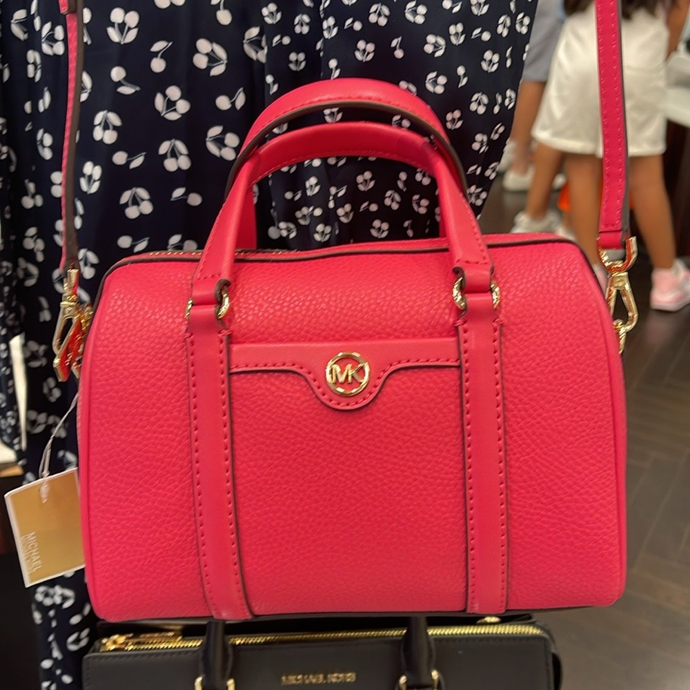 Michael Kors Travel Small Duffle Leather Crossbody Satchel Electric Pink
NWT - Picture 3 of 16